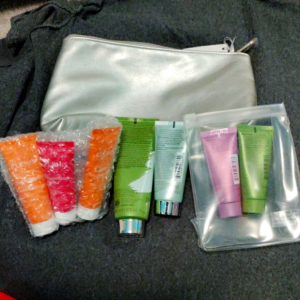 Elemis skincare bundle with cosmetic bag - Picture 2 of 4